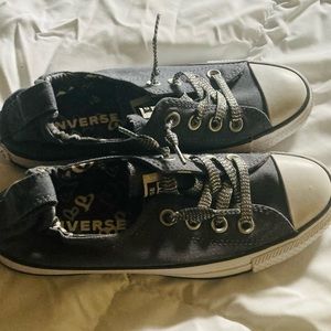 Brand new. Third picture shows actual color. Laces are color of first picture.